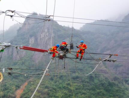 　高空架線作業卡線器的應用